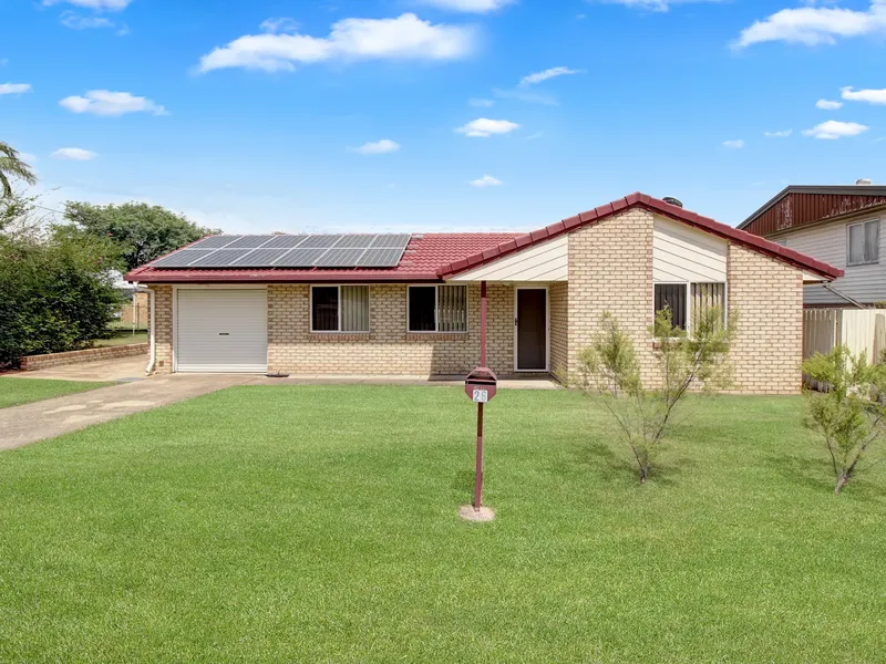 Delightful brick home in Tinana with a Pool