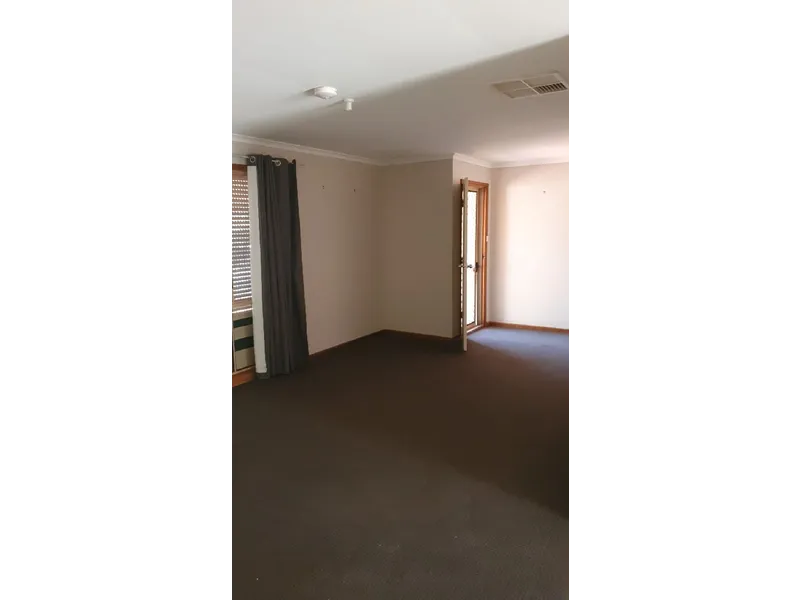 Spacious 4 bedroom close proximity to town centre