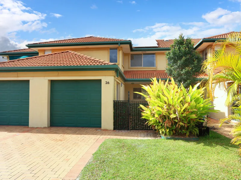 SPACIUOS TOWN HOUSE IN QUALITY ESTATE!!