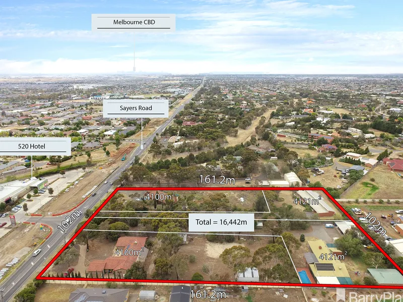 AN ENORMOUS PREMIUM SITE IN A STANDOUT LOCATION – MORE THAN 4 ACRES OF LAND WITH 4 DWELLINGS.