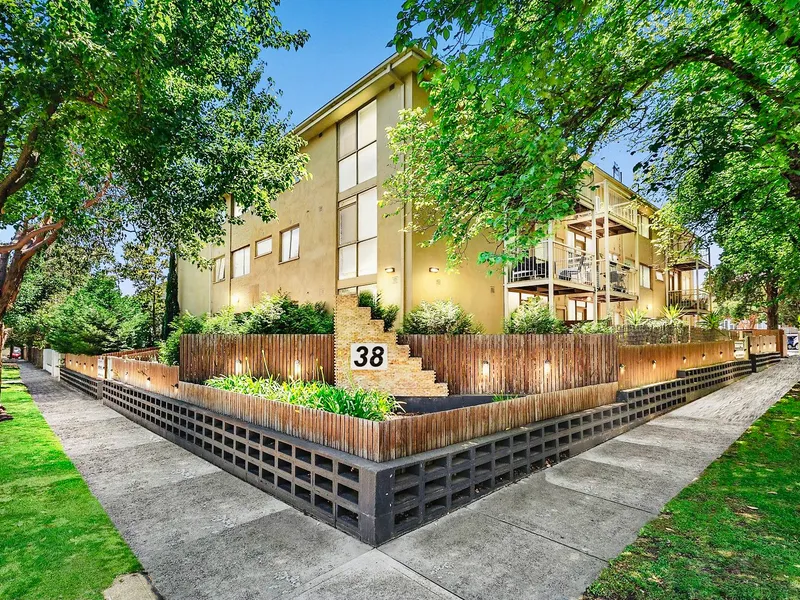 APARTMENT OF HOUSE SIZED PROPORTIONS
