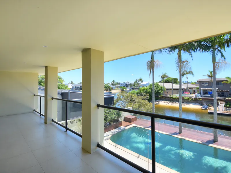 Waterfront Entertainer in the heart of Broadbeach Waters