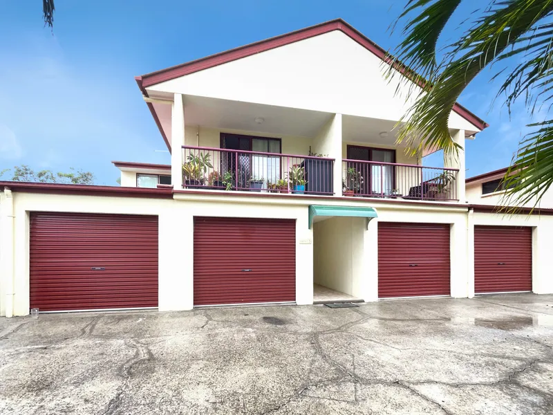 Fully Furnished Unit - Walk to Beach!