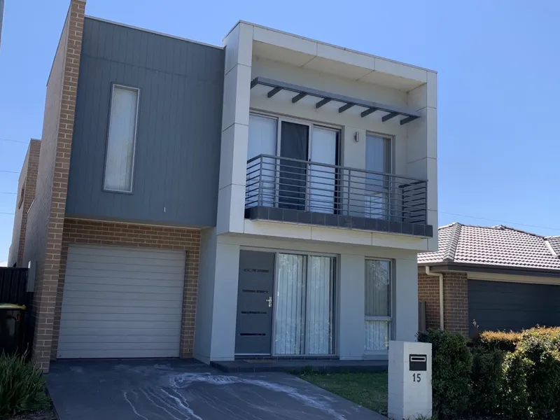 MODERN DOUBLE STOREY RESIDENCE