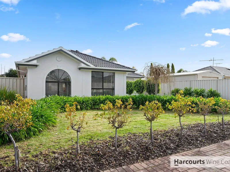 Stylish Contemporary Living in Popular Coastal Location
