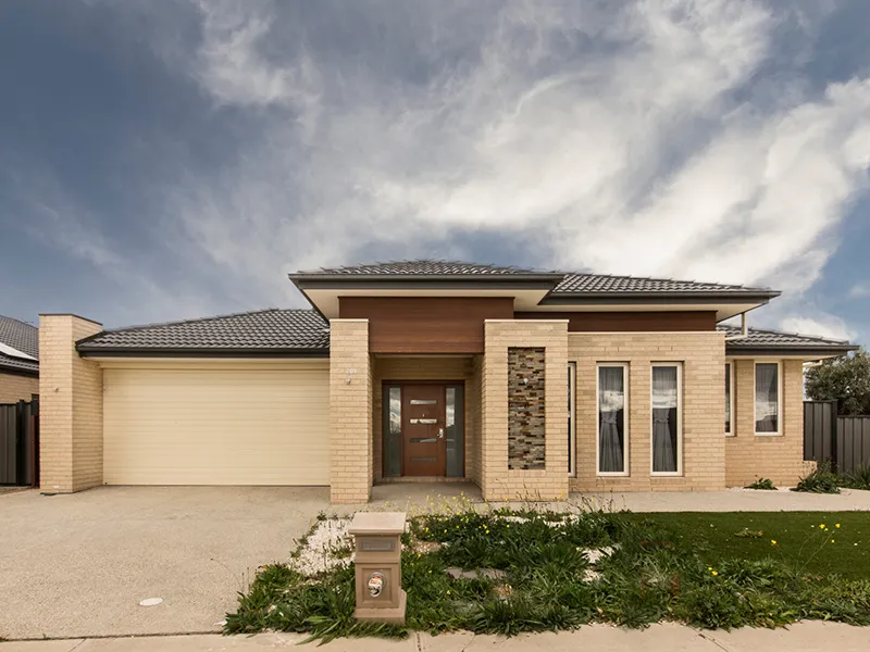 Spectacular Point Cook Property!