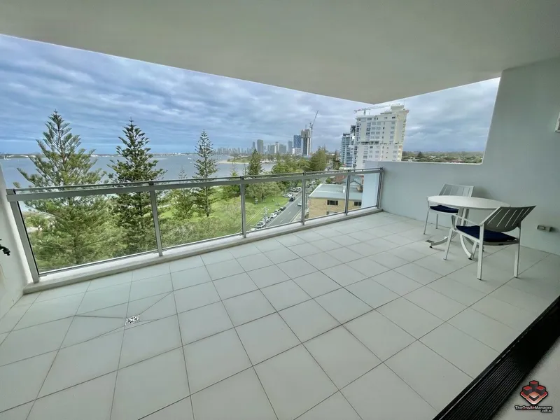 Spectacular Broad-water Views