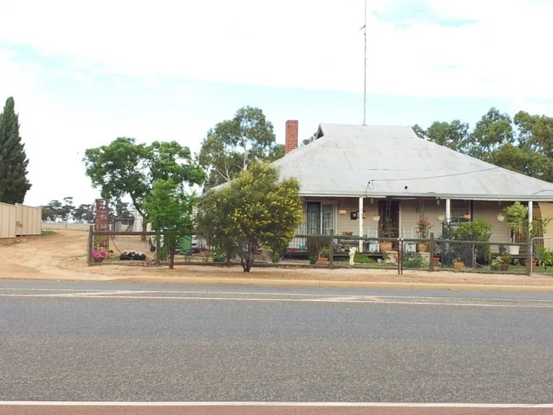 HOME  IN THE COUNTRY 