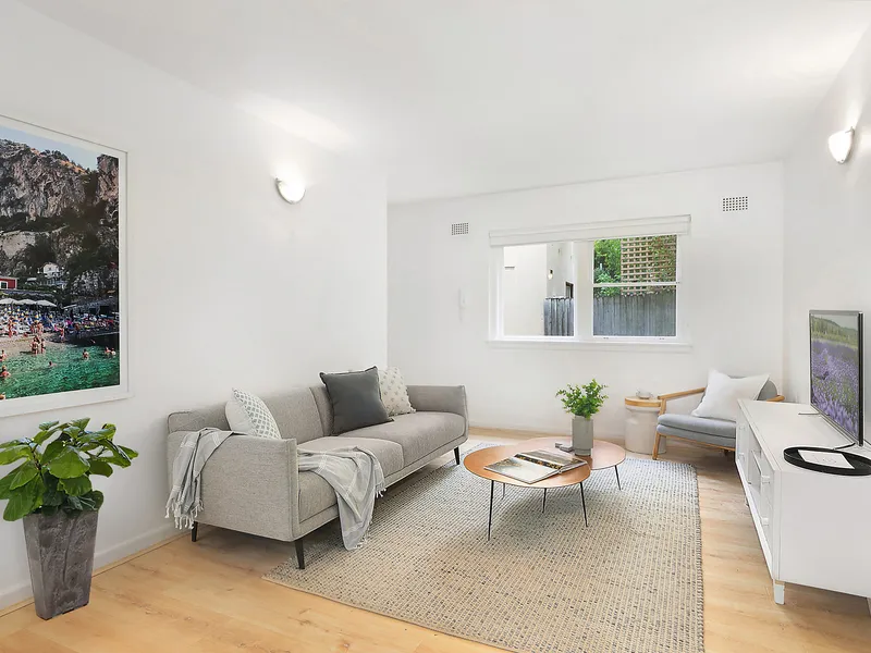 Stylish beach pad located in a quiet street 