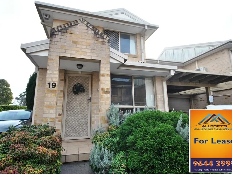 SPACIOUS & HANDY TOWNHOUSE