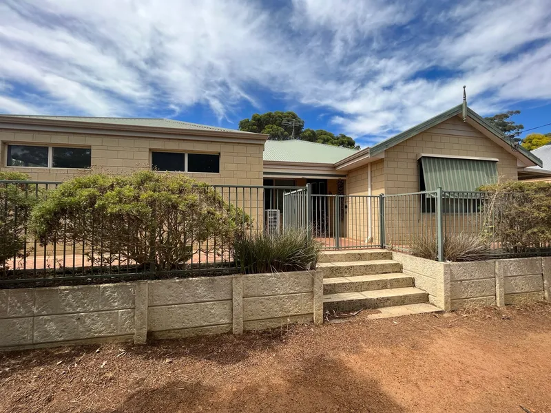 3 bedroom 2 bathroom home located on a large block in the beautiful Burekup area