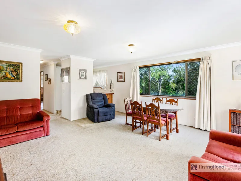 Neat and Tidy Waterside Apartment