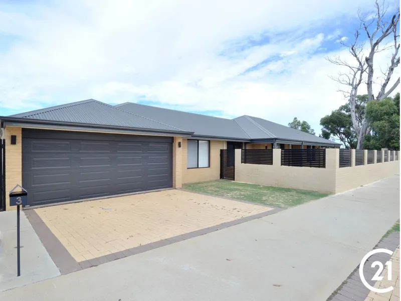 BEAUTIFUL FAMILY HOME IN LAKELANDS WITH SPACE FOR EVERYONE!