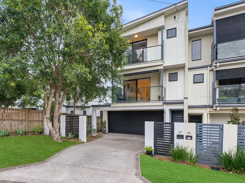 Contemporary Freehold Townhouse in Prime Locale