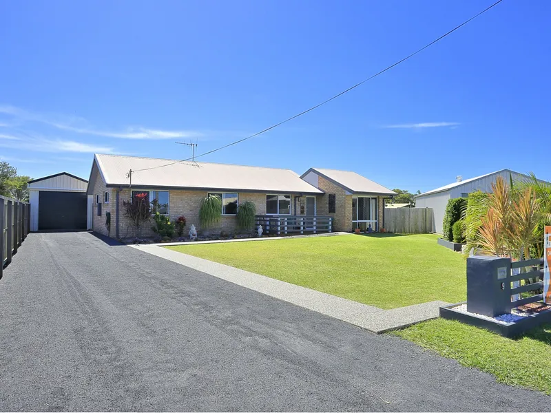 NEAT AS A PIN - SHORT WALK TO RIFLE RANGE BEACH