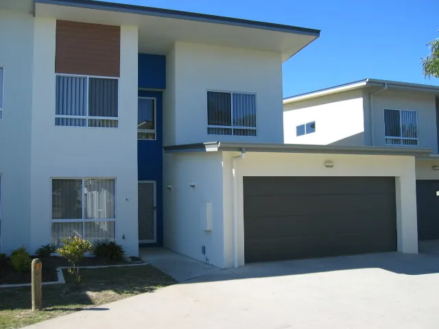 Upper Coomera 4bedroom + 1 Study Town House - 5mins to everything