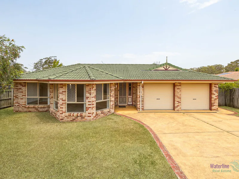 Great location and lovely lowset home set in a very private area of Birkdale.