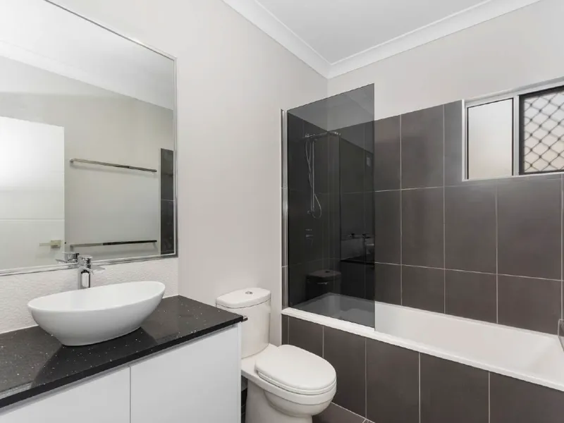 Great 3 bedroom laneway home on a 312m2 block close to the CBD