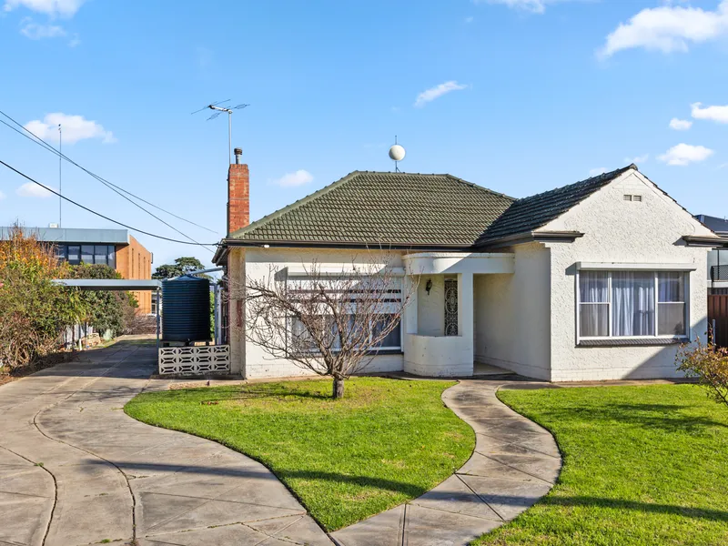 Spacious 3-Bedroom Home in the Leafy Tranmere!