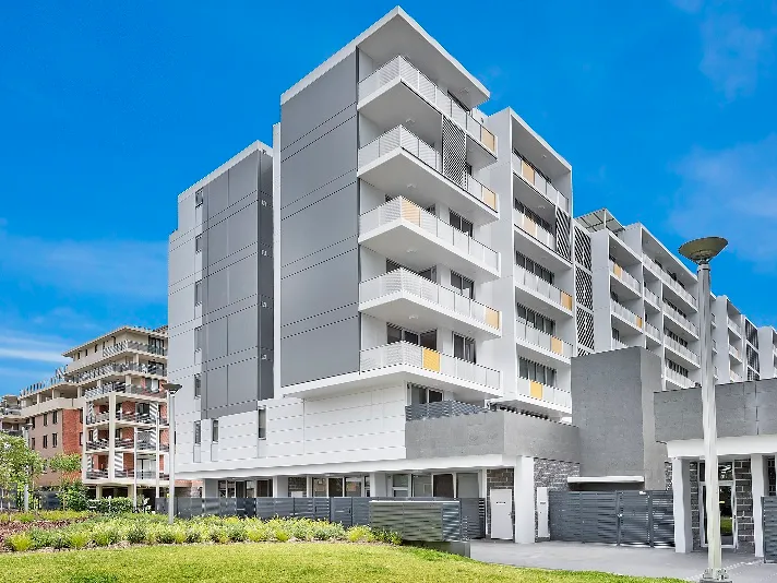 87 sqm apartment with upgraded interior and internal garden view