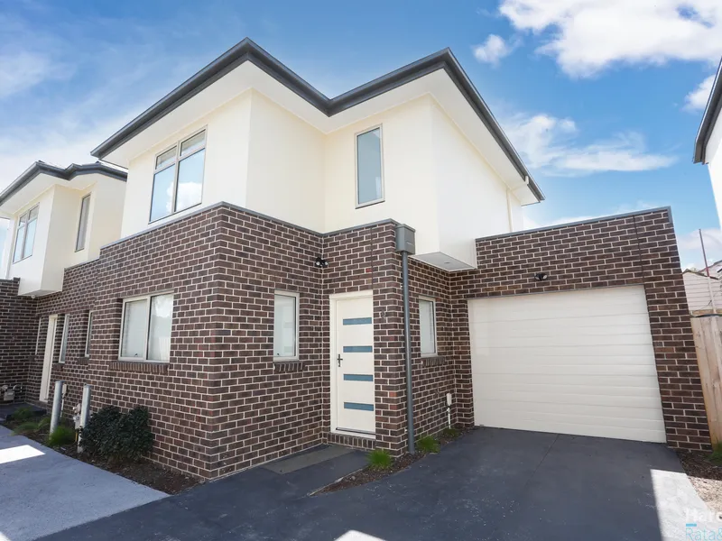 Stylish Like New Townhouse!