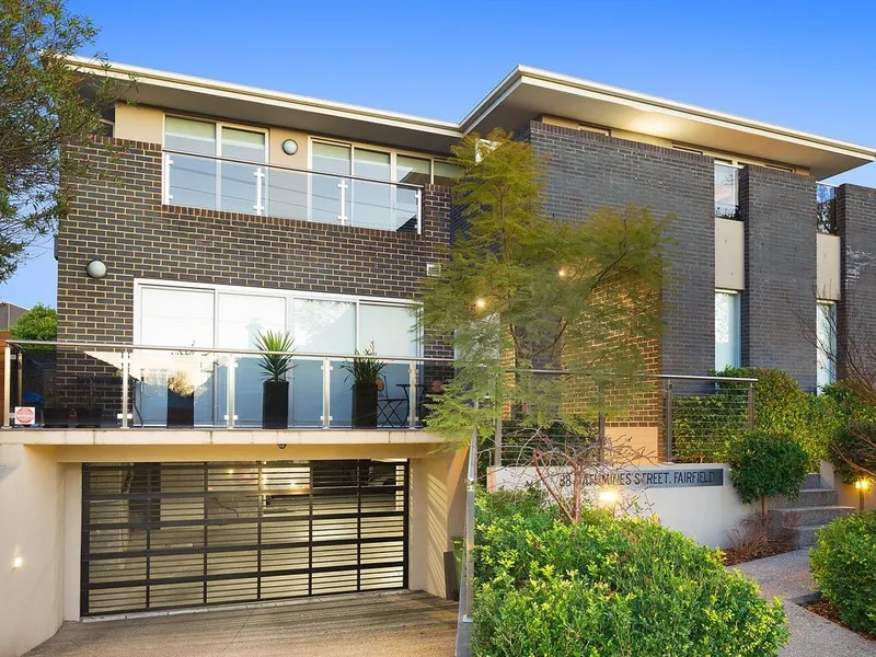 Perfect Position! Walk To Train, Shopping, Cafe's & More...