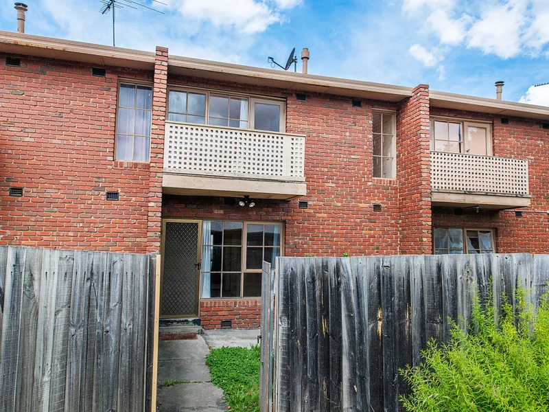 Spacious 2 Bedroom Townhouse