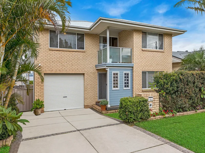 Dual Accommodation Home With Panoramic Views