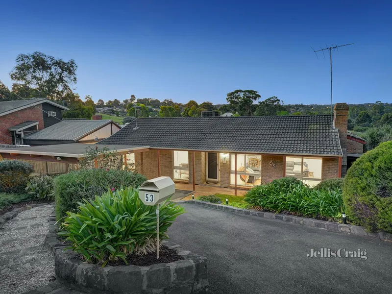 Family home with a stunning park outlook!