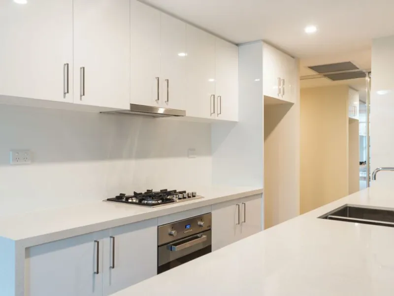 2 BEDROOM - Just a short stroll to Lindfield station