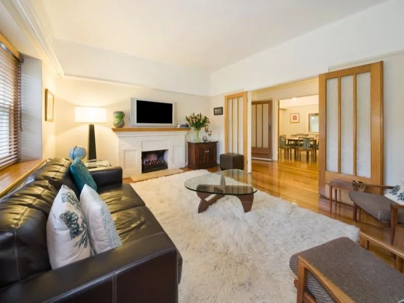 ART DECO GROUND FLOOR IN A FIRST CLASS LOCALE