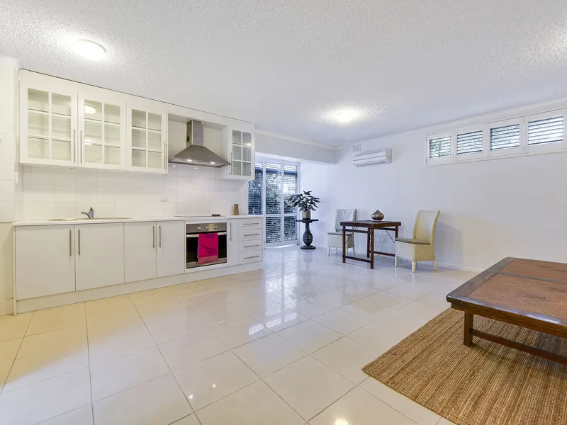 Secluded, Leafy Enclave off Barnard Street