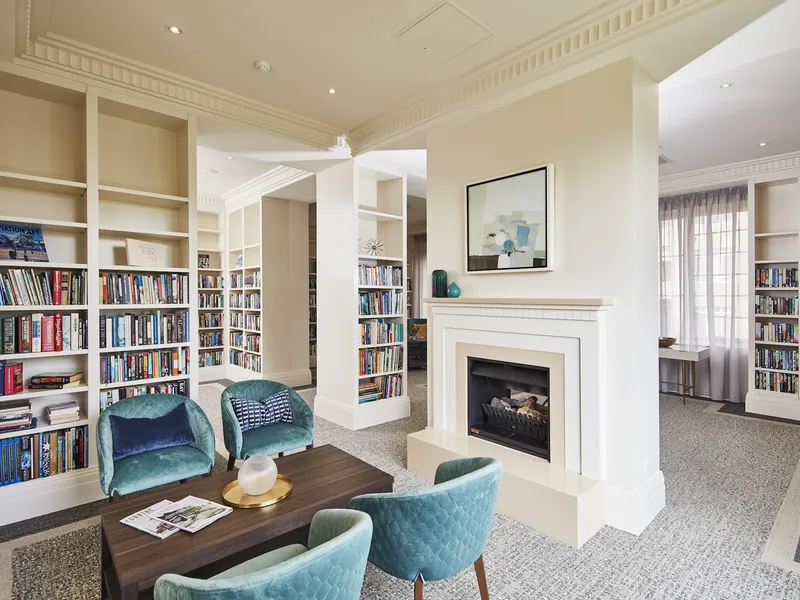 Modern terrace level home close to amenities