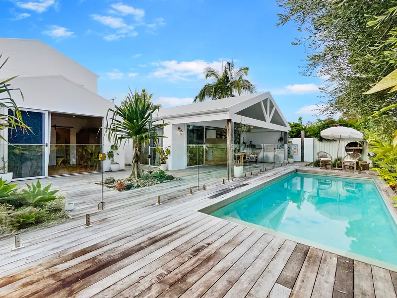 Palm Springs Inspired Abode - Just Gorgeous