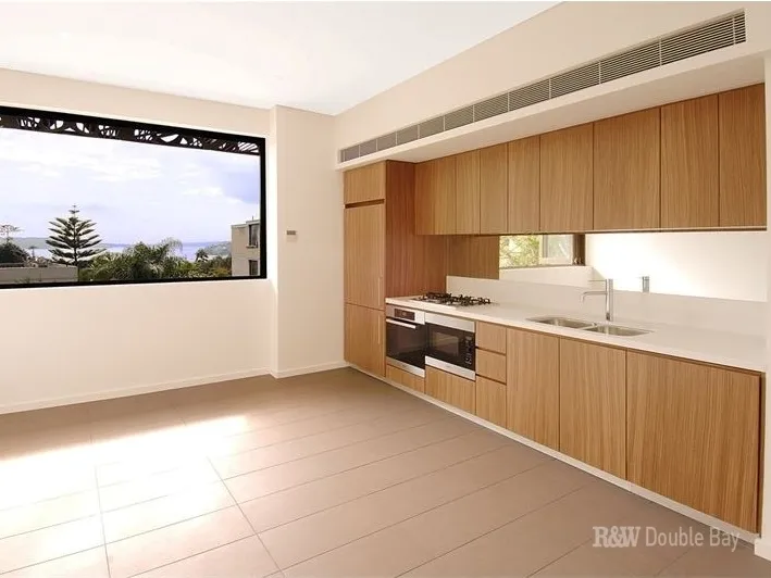 Sunny Split-Level Apartment in Convenient Locale