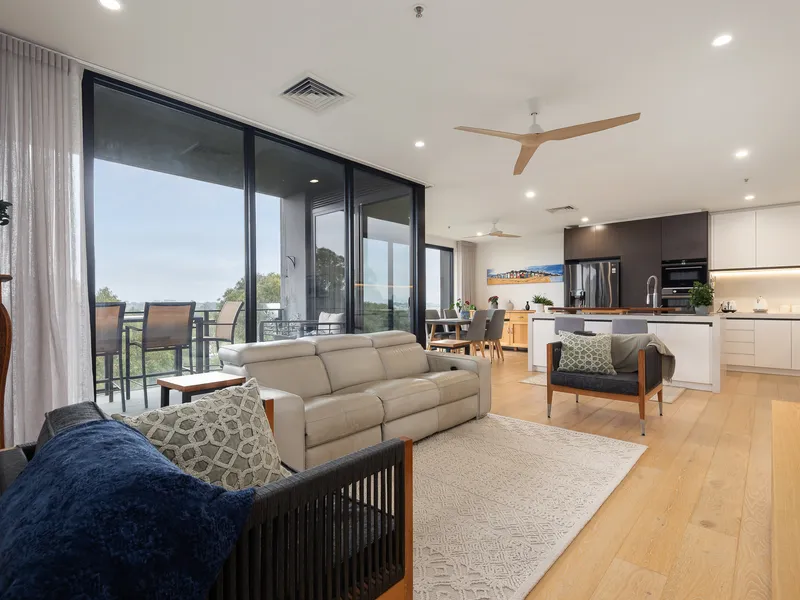 Treetop Prestige with a Panoramic Outlook