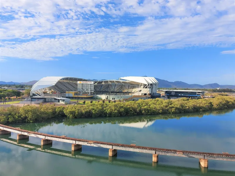 2 Bed-2 Bath- views into Queensland Country Bank Stadium