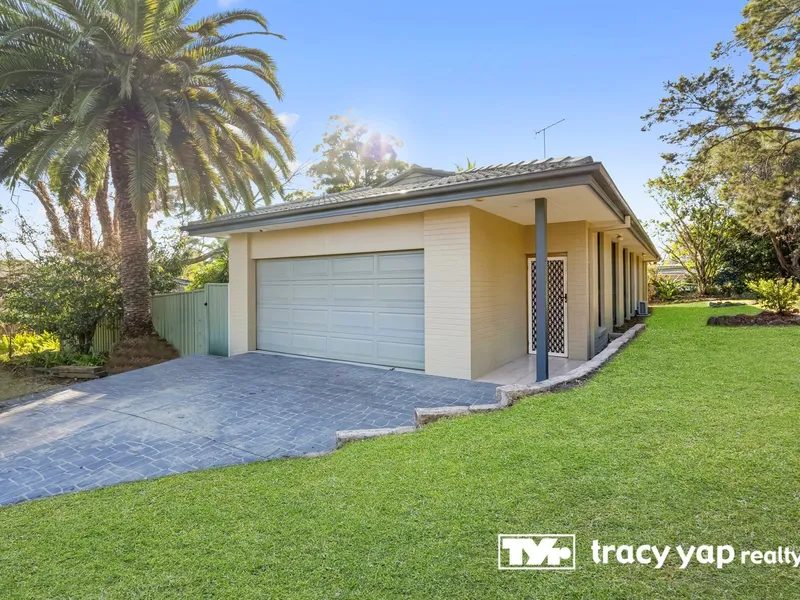 Exceptional Family Home in Murray Farm Public and Carlingford High School Zones