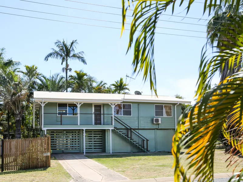 FRESH COUNTRY STYLE QUEENSLANDER, FAMILY FRIENDLY, CLOSE TO SCHOOLS - LARGE YARD