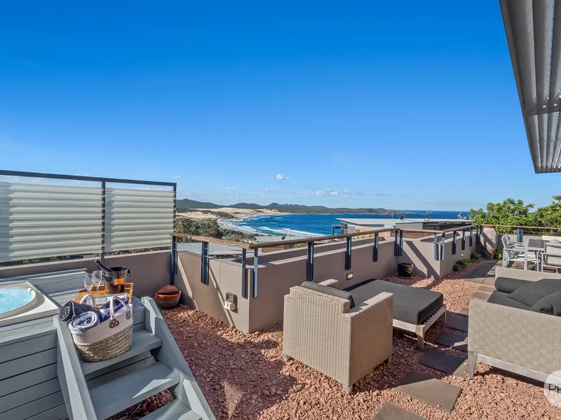 HILLTOP HIDEAWAY WITH MAGNIFICENT VIEWS