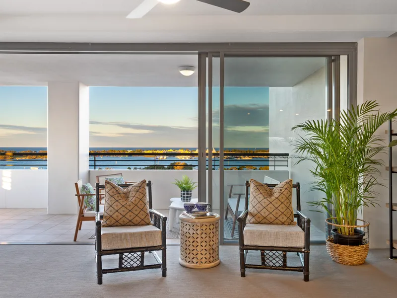 Stunning North East facing apartment with 180 degree* Broadwater views!