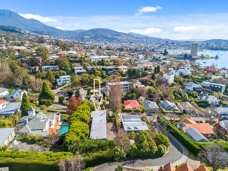 Light-filled 2 bedroom unit in Sandy Bay