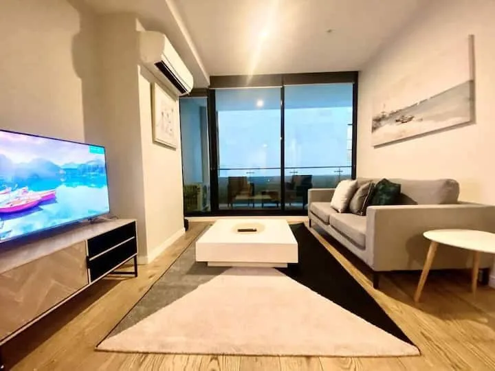 THE BEST LOCATION IN TOWN! *Unfurnished*