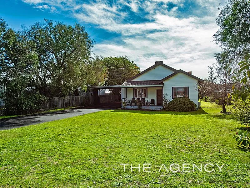 CENTRAL BUSSELTON - BEACH HOUSE