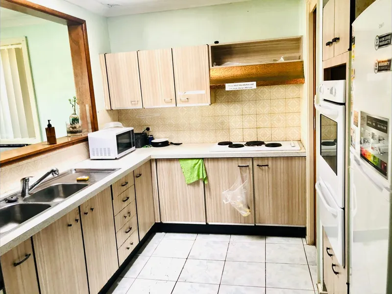 Room for rent $ 180 pw, Room for rent 10 KIRIWINA PLACE, GLENFIELD Room for rent $ 180 pw