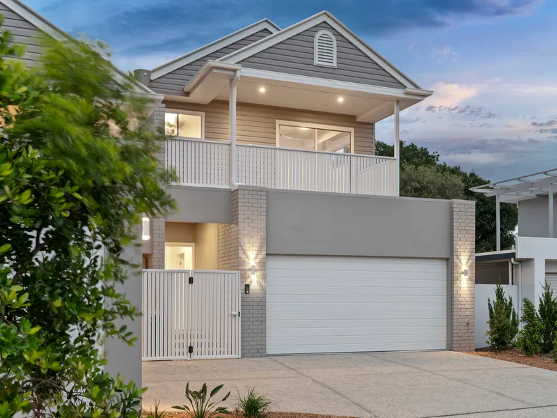 Brand New Hamptons Duplex 200m from the Beach