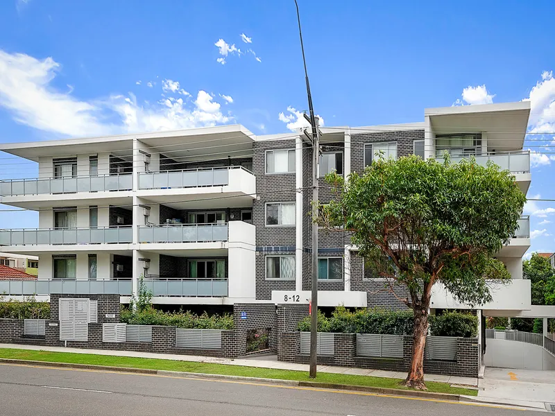 Immaculate and centrally located 2-bedroom apartment