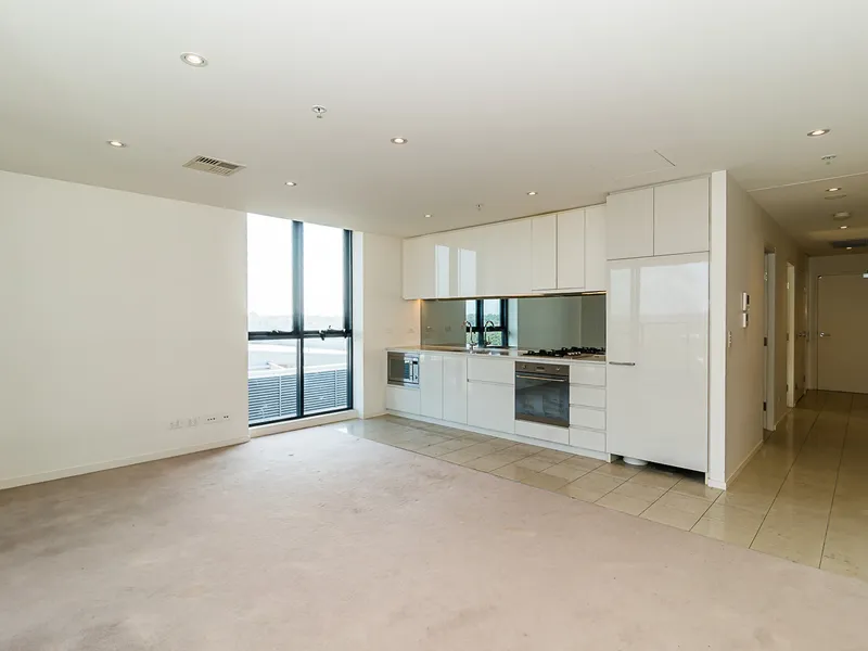 Large 1 Bedroom + Study 