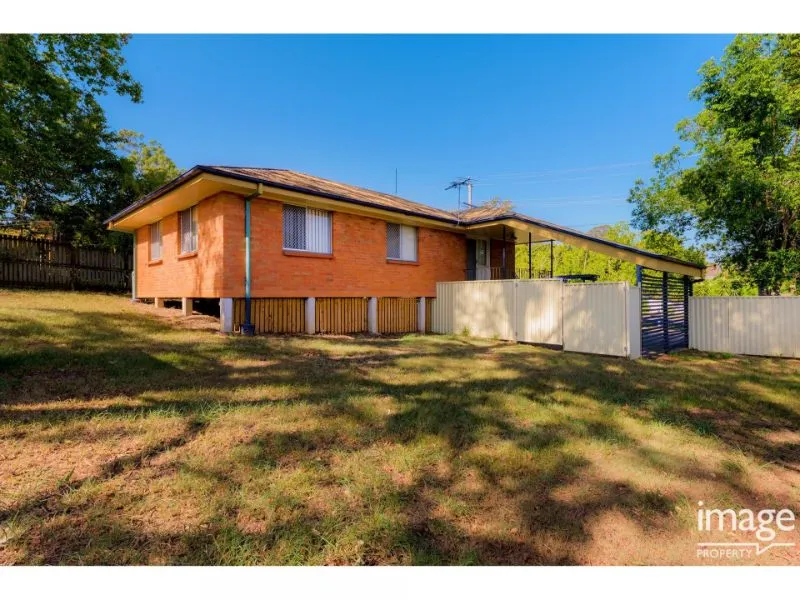 FAMILY FRIENDLY GEM ON A QUIET STREET!