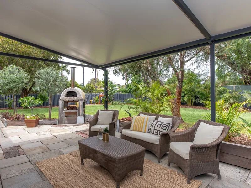 IMMACULATE 3x1 HOME IN GREAT LOCATION!